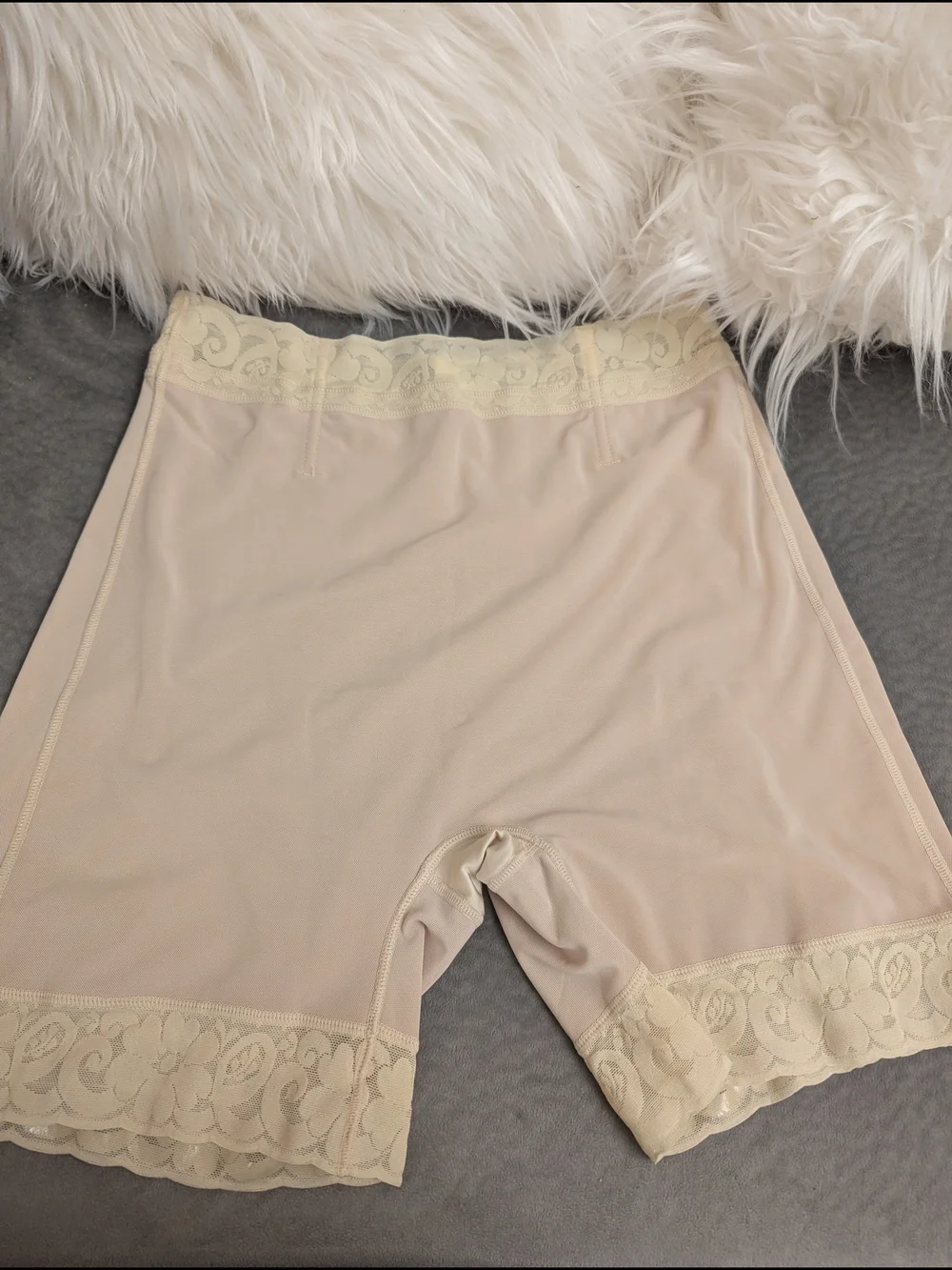 Women’s Lace-Trim High-Waist Shaping Shorts - Cream